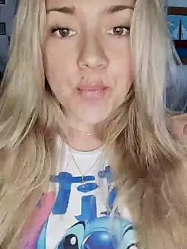 Snapshot of cameron_06 chatting on 11.18.25 cameron 06 online show from 11.18.25