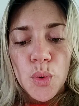 Snapshot of cameron_06 chatting on 11.24.25 cameron 06 online show from 11.24.25