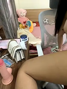 Mina048 online show from 10.20.25