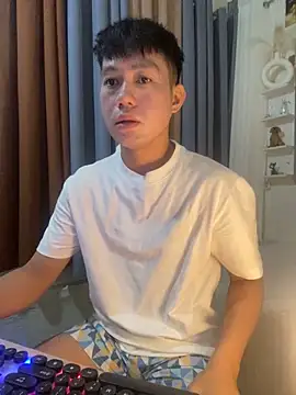 xshyboyx online show from 10.29.25