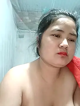 Snapshot of BigBoobs186 chatting on 10.24.25 BigBoobs186 online show from 10.24.25