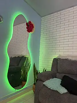 Snapshot of Im_Fernanda chatting on 10.28.25 Im Fernanda online show from 10.28.25