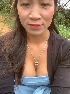 Snapshot of ThiHa003 chatting on 11.19.25 ThiHa003 online show from 11.19.25