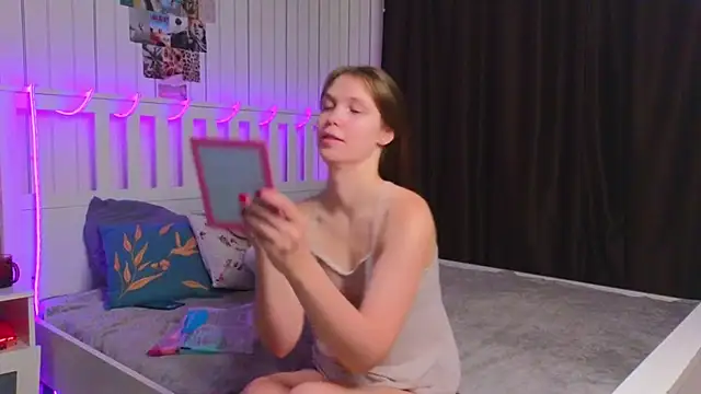 BeatrixCarIeton online show from 11.08.25