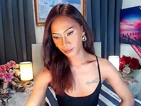 Snapshot of sassylatina chatting on 10.05.25 sassylatina online show from 10.05.25