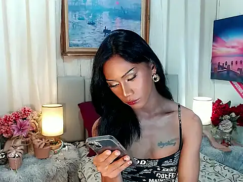 Snapshot of sassylatina chatting on 11.10.25 sassylatina online show from 11.10.25