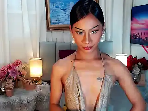 Snapshot of sassylatina chatting on 11.13.25 sassylatina online show from 11.13.25