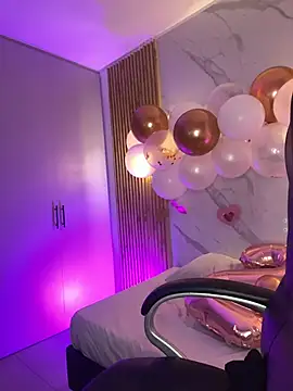 Snapshot of KYLIE_JONES6 chatting on 11.20.25 KYLIE JONES6 online show from 11.20.25