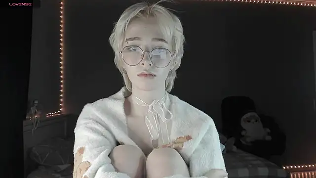 Snapshot of MelissaReis chatting on 11.20.25 MelissaReis online show from 11.20.25