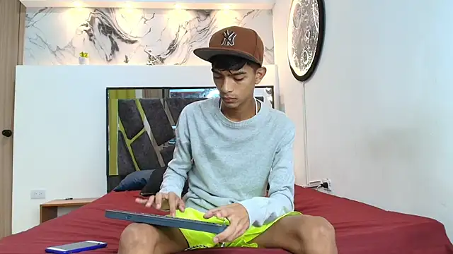 PRETTY SEX1 online show from 09.17.25