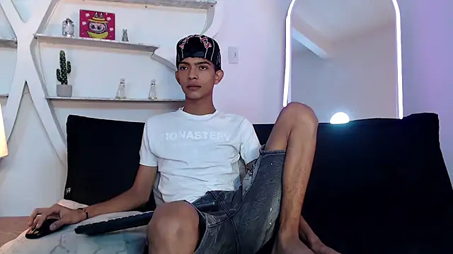 PRETTY SEX1 online show from 10.21.25