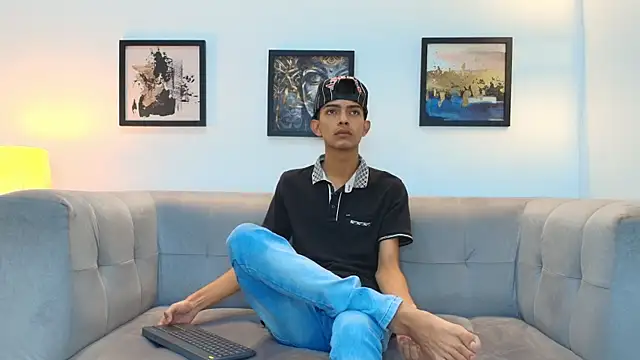 PRETTY SEX1 online show from 01.12.26