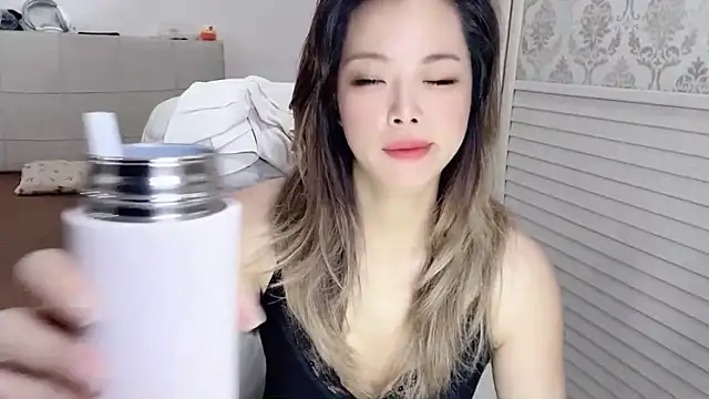 Holiland online show from 10.14.25