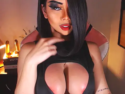 Snapshot of KarlaFrost chatting on 11.23.25 KarlaFrost online show from 11.23.25