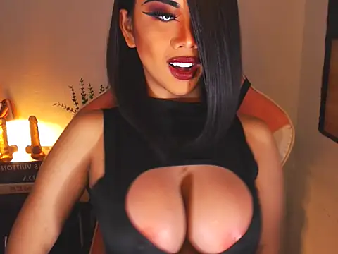 Snapshot of KarlaFrost chatting on 11.28.25 KarlaFrost online show from 11.28.25