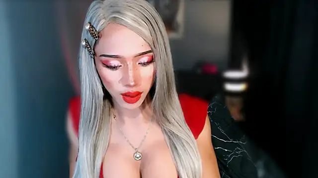 Snapshot of AiraCumSlut chatting on 05.15.26 AiraCumSlut online show from 05.15.26