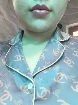 Snapshot of -Luxury chatting on 02.28.26 -Luxury online show from 02.28.26