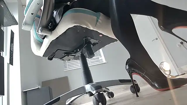 foxyroxymilf online show from 09.24.25