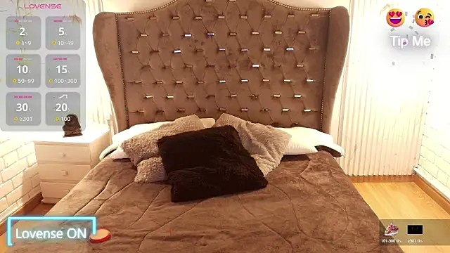 Snapshot of sidneylove_ chatting on 09.10.25 sidneylove online show from 09.10.25