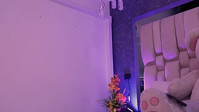 Snapshot of SamantaVazquez chatting on 11.21.25 SamantaVazquez online show from 11.21.25