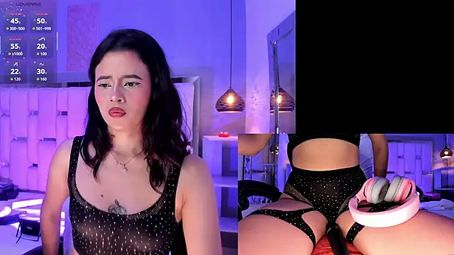 Snapshot of EvelynLips_ chatting on 09.24.25 EvelynLips online show from 09.24.25