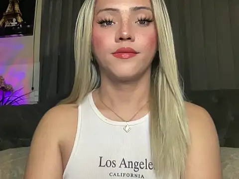 Snapshot of calimonroe chatting on 12.19.25 calimonroe online show from 12.19.25