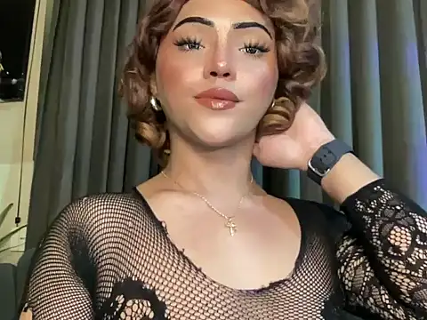 Snapshot of calimonroe chatting on 12.20.25 calimonroe online show from 12.20.25