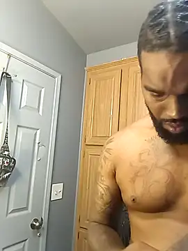 Snapshot of EbonyKing69 chatting on 10.21.25 EbonyKing69 online show from 10.21.25