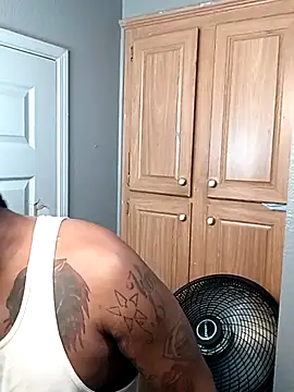 Snapshot of EbonyKing69 chatting on 11.20.25 EbonyKing69 online show from 11.20.25