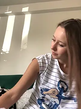 Snapshot of Kisacka chatting on 10.24.25 Kisacka online show from 10.24.25