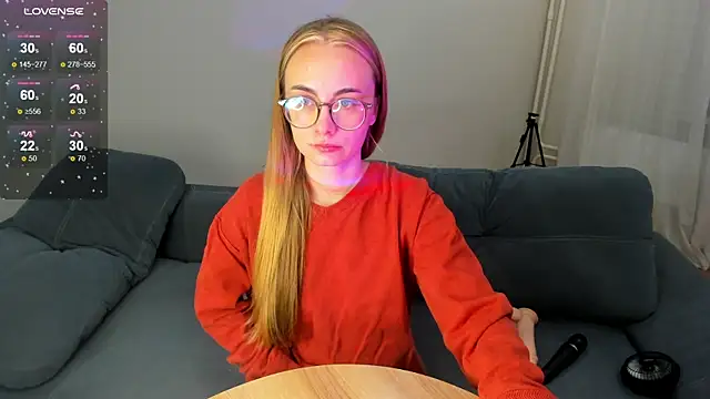 Snapshot of MewStella chatting on 09.14.25 MewStella online show from 09.14.25