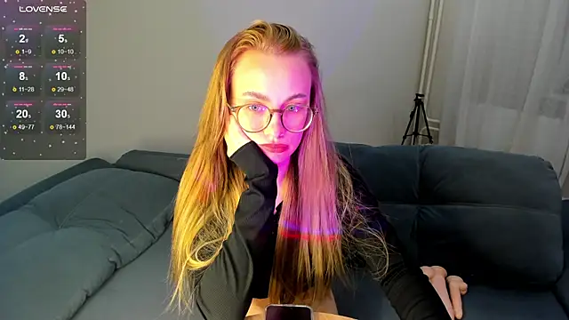 Snapshot of MewStella chatting on 09.28.25 MewStella online show from 09.28.25