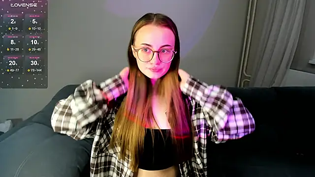 Snapshot of MewStella chatting on 11.23.25 MewStella online show from 11.23.25