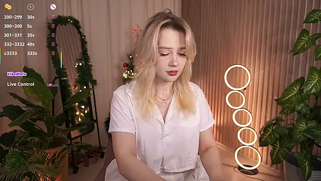 LauraWifeness online show from 12.22.25