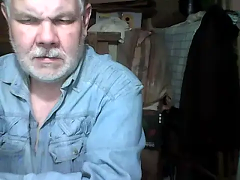 Snapshot of A1B3- chatting on 10.20.25 A1B3- online show from 10.20.25