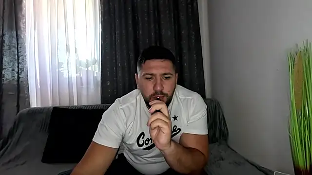 Gold Alpha Boy online show from 09.16.25