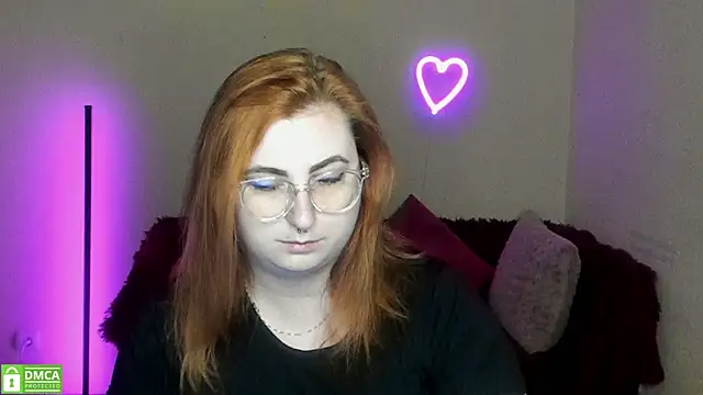 Snapshot of Alicia_love00 chatting on 09.13.25 Alicia love00 online show from 09.13.25