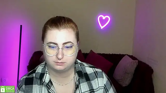 Snapshot of Alicia_love00 chatting on 09.21.25 Alicia love00 online show from 09.21.25