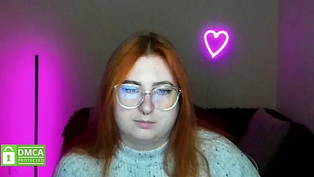 Snapshot of Alicia_love00 chatting on 10.14.25 Alicia love00 online show from 10.14.25