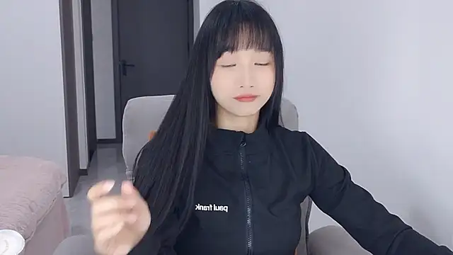 Snapshot of Lisa-3333 chatting on 12.21.25 Lisa-3333 online show from 12.21.25