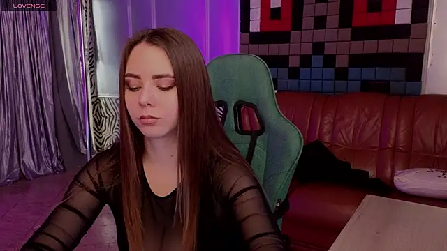 Snapshot of IvoryWood_ chatting on 10.05.25 IvoryWood online show from 10.05.25