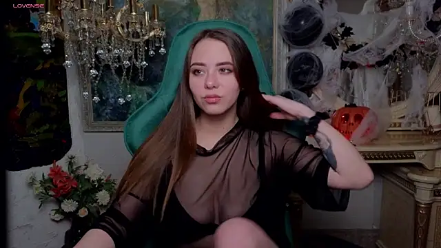 Snapshot of IvoryWood_ chatting on 10.21.25 IvoryWood online show from 10.21.25