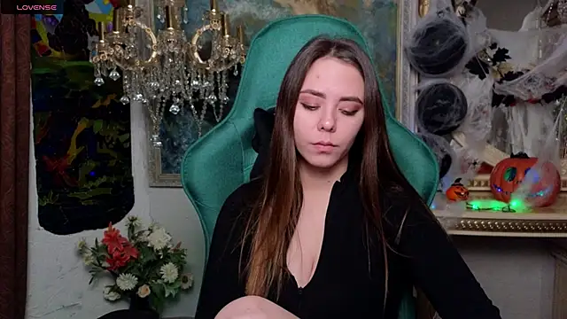 Snapshot of IvoryWood_ chatting on 10.29.25 IvoryWood online show from 10.29.25