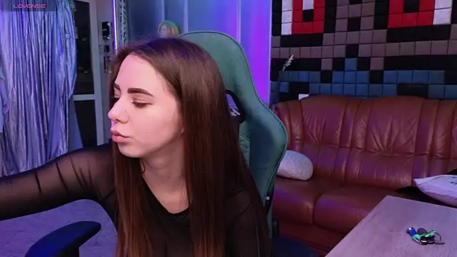 Snapshot of IvoryWood_ chatting on 11.29.25 IvoryWood online show from 11.29.25