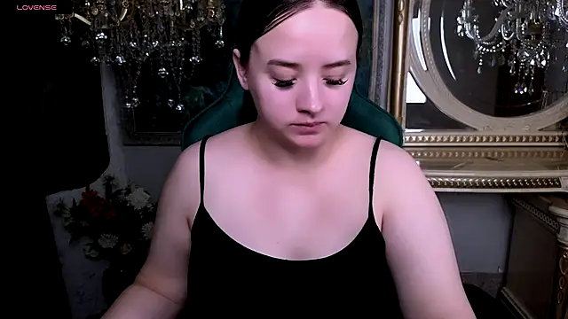 LaraBenson  online show from 09.20.25