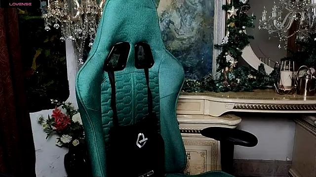 LaraBenson  online show from 12.17.25