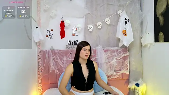 sukilove18 online show from 10.20.25