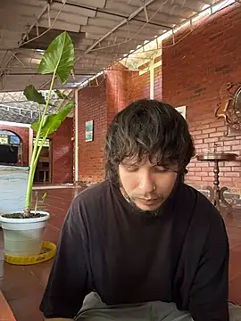 Snapshot of Luxx_14 chatting on 09.19.25 Luxx 14 online show from 09.19.25