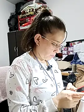 Isabella5 Brown  online show from 10.30.25