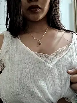 Snapshot of luv_johrrra chatting on 12.15.25 luv johrrra online show from 12.15.25